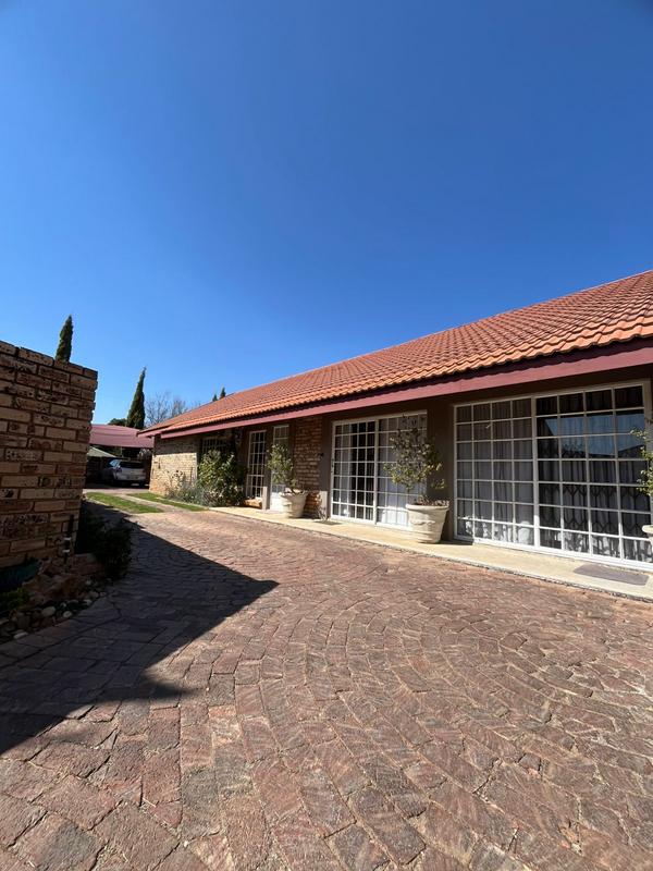 2 Bedroom Property for Sale in Kannoniers Park North West